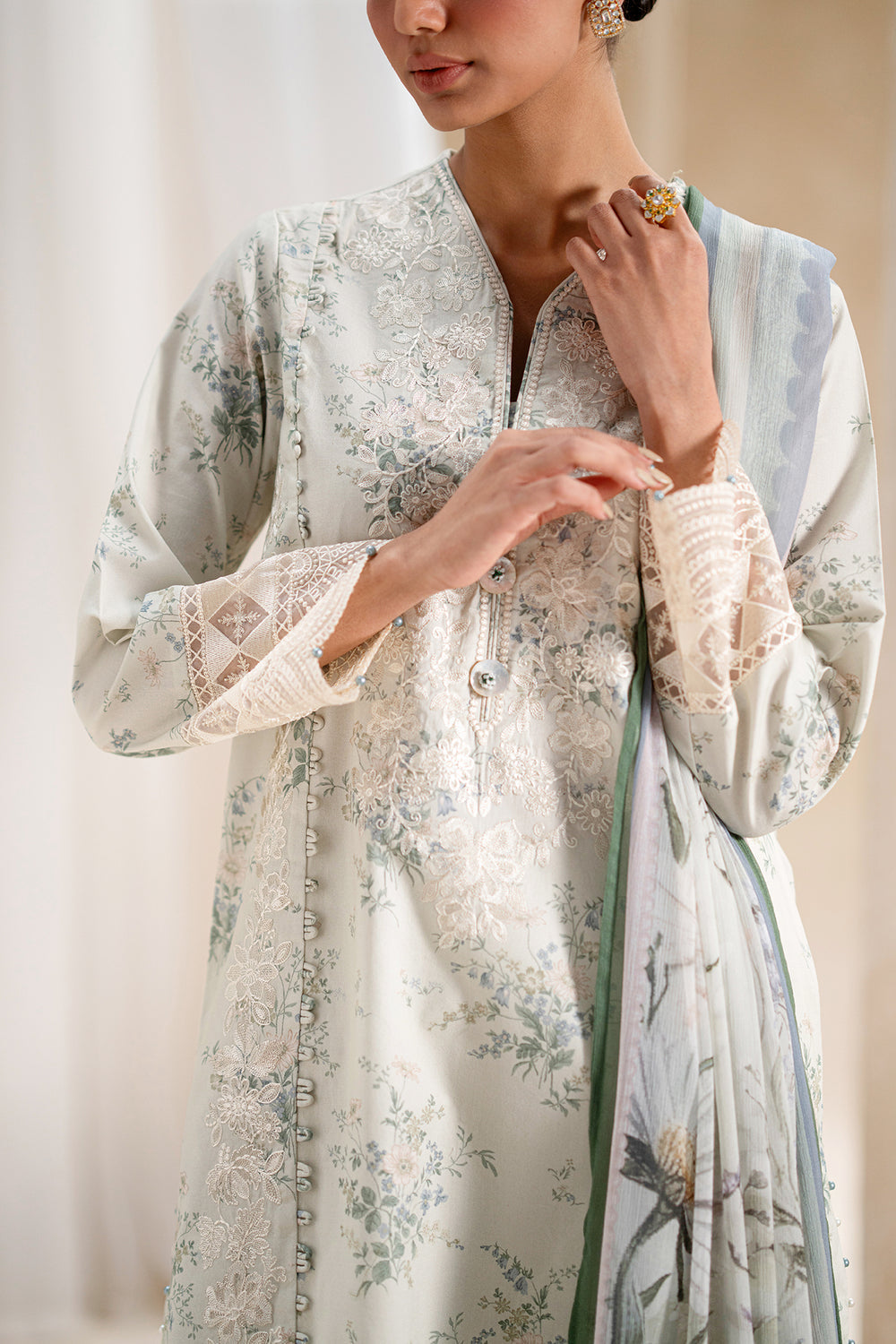 ETHNC WOMEN EMBROIDERED LAWN SUIT