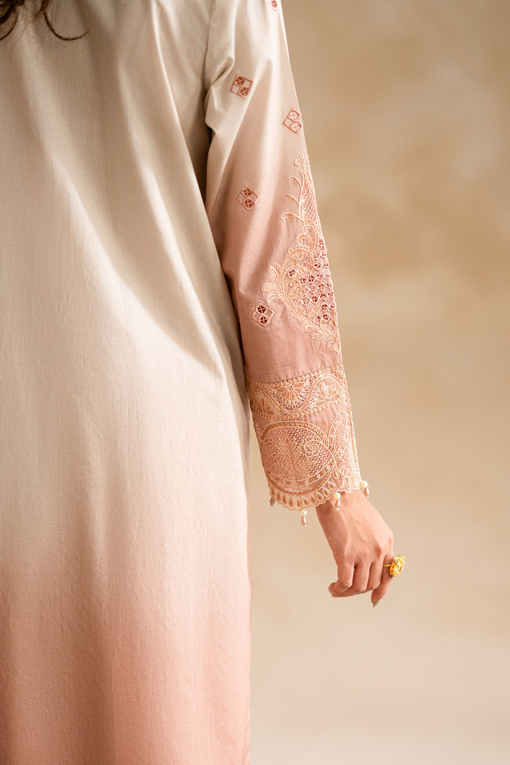 ETHNC WOMEN EMBROIDERED LAWN SUIT