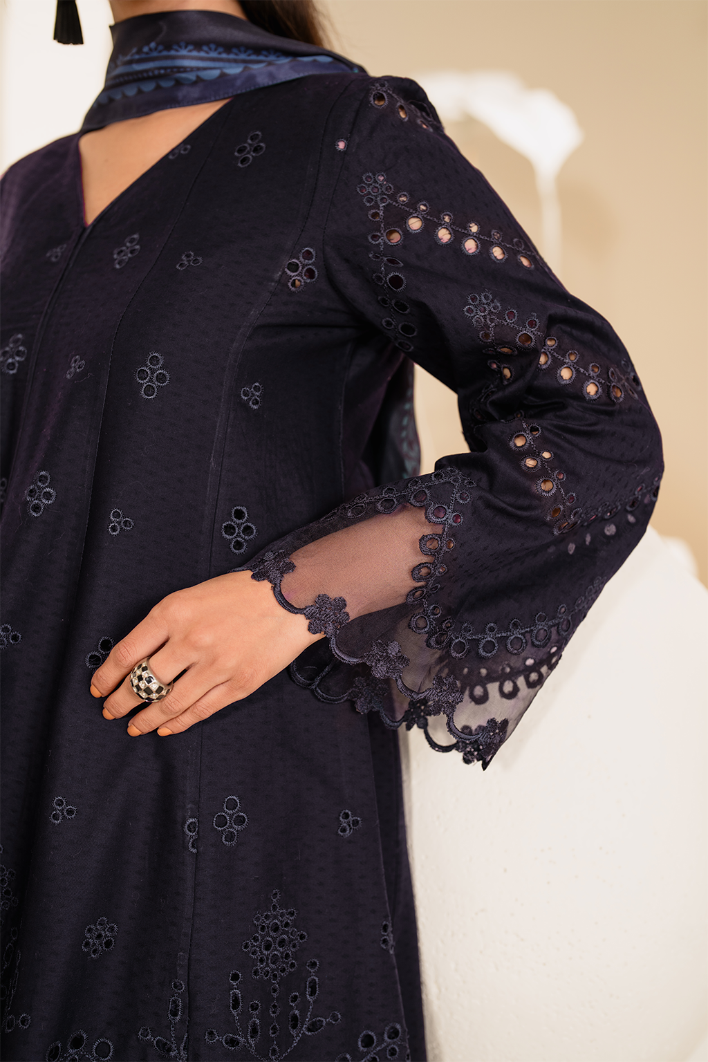 IZNIK UE-427 EMBROIDERED TEXTURED LAWN