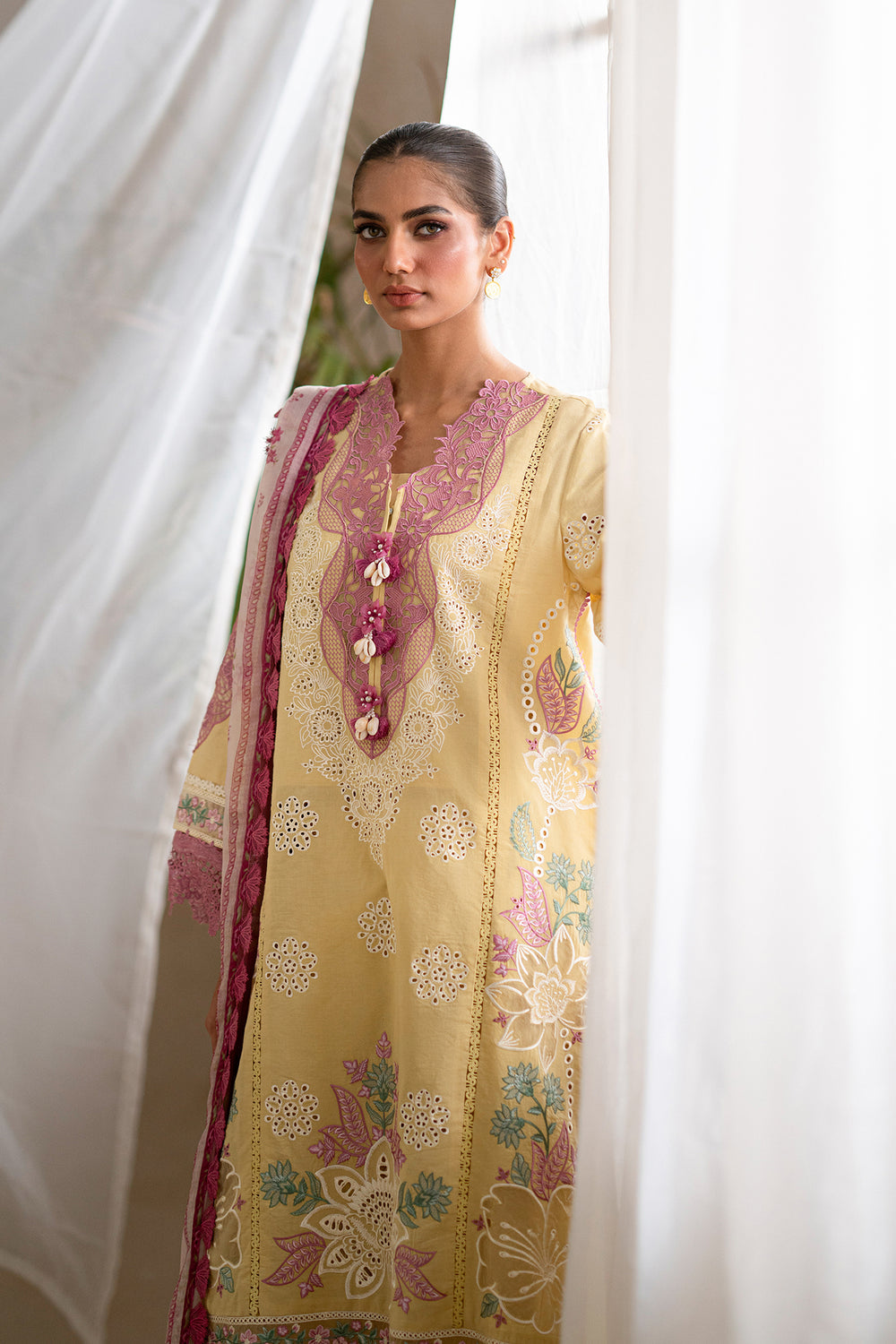 ETHNC WOMEN EMBROIDERED LAWN SUIT