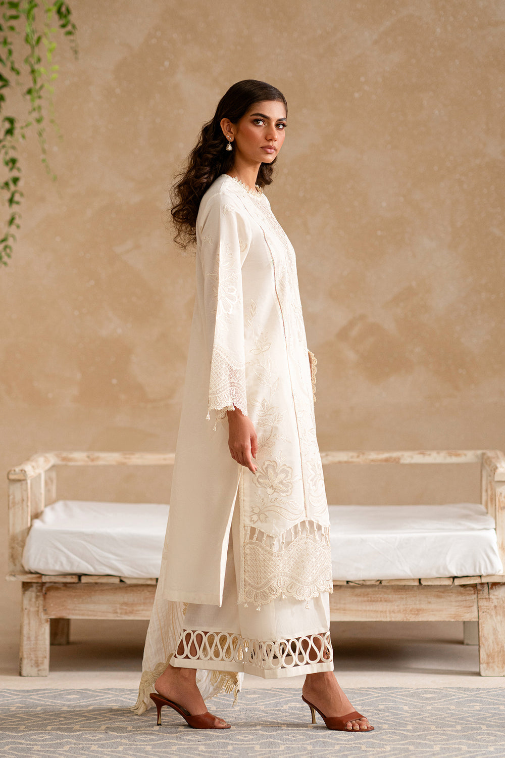 ETHNC WOMEN EMBROIDERED LAWN SUIT