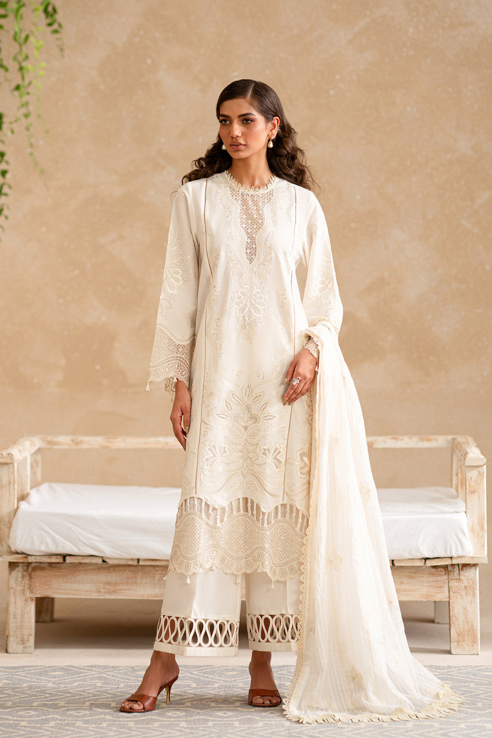 ETHNC WOMEN EMBROIDERED LAWN SUIT