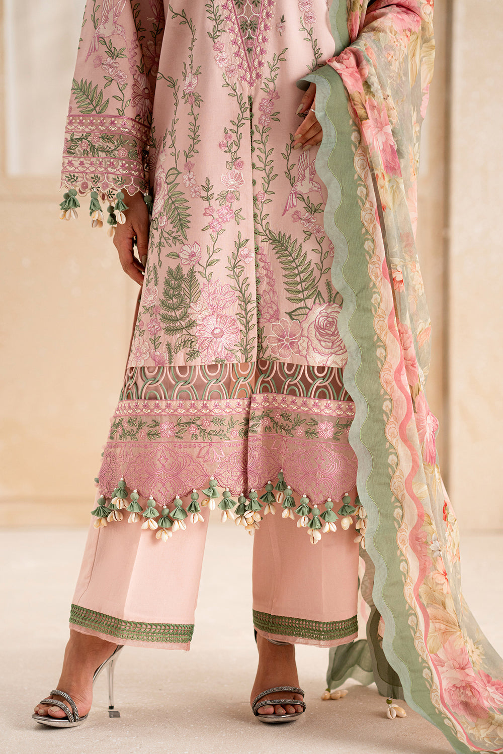 ETHNC WOMEN EMBROIDERED LAWN SUIT