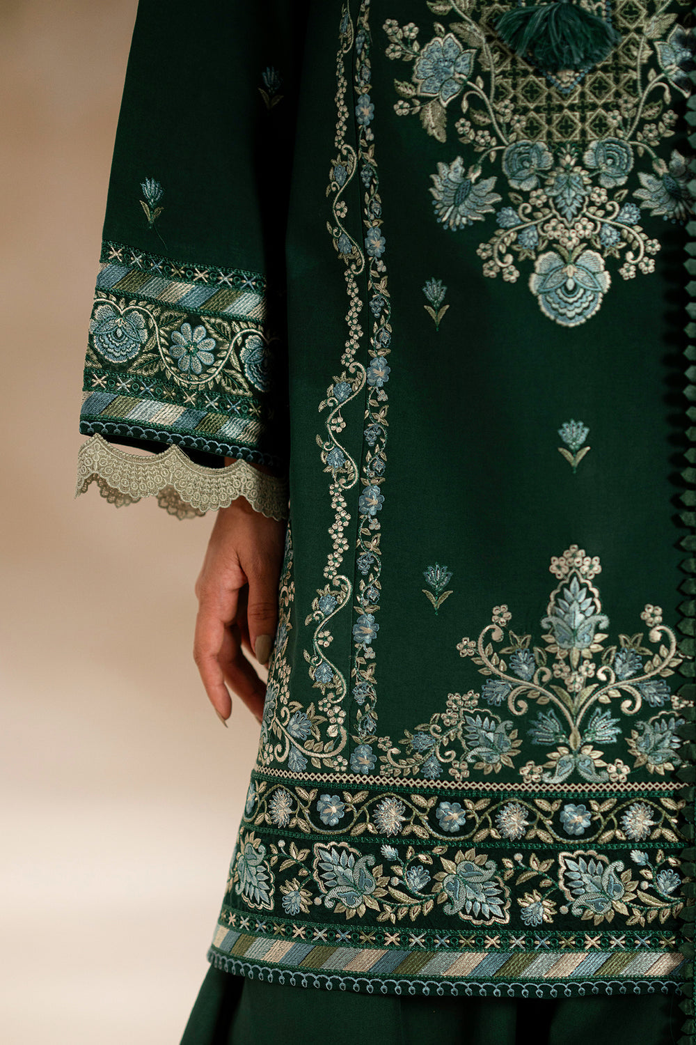 ETHNC WOMEN EMBROIDERED LAWN SUIT
