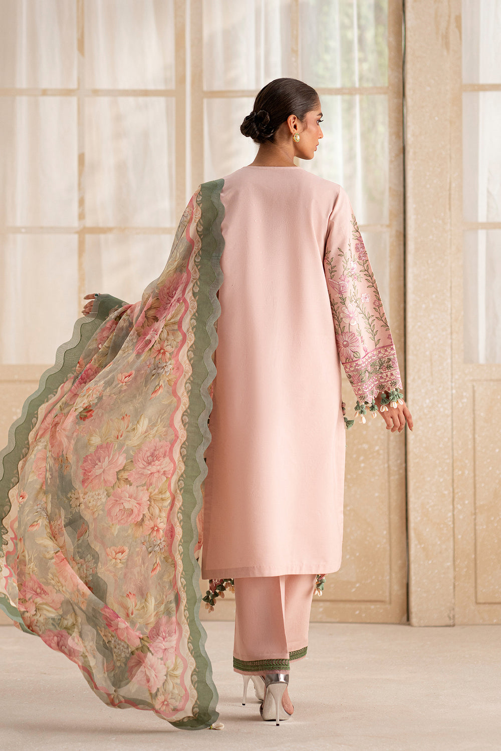 ETHNC WOMEN EMBROIDERED LAWN SUIT