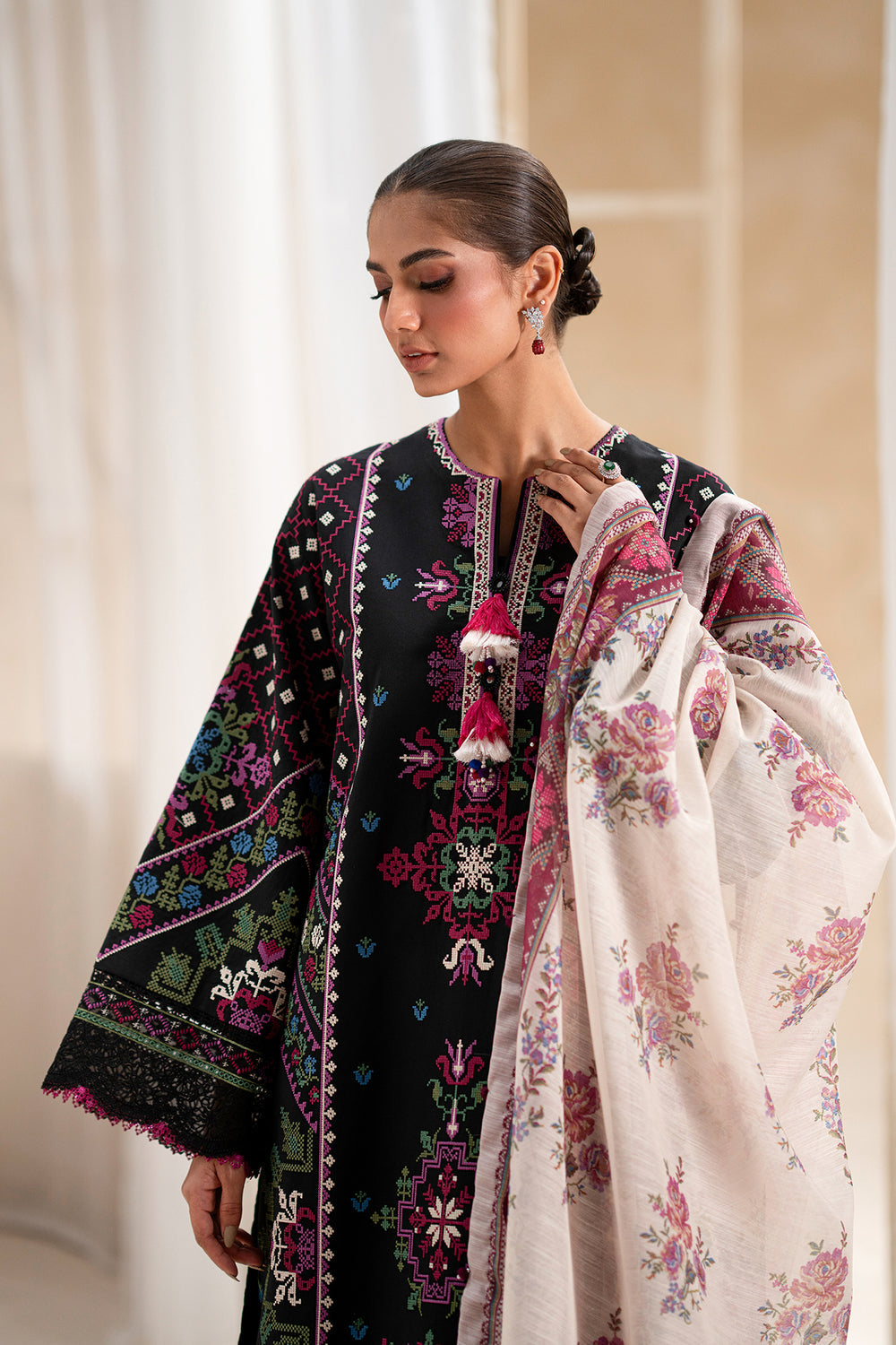 ETHNC WOMEN EMBROIDERED LAWN SUIT