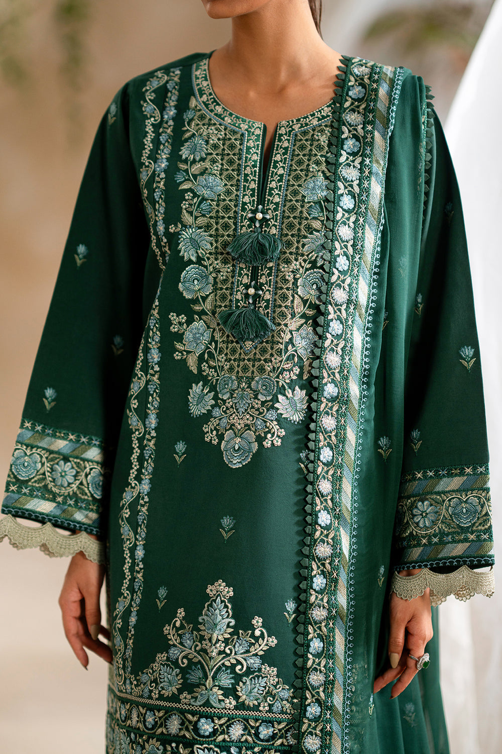 ETHNC WOMEN EMBROIDERED LAWN SUIT