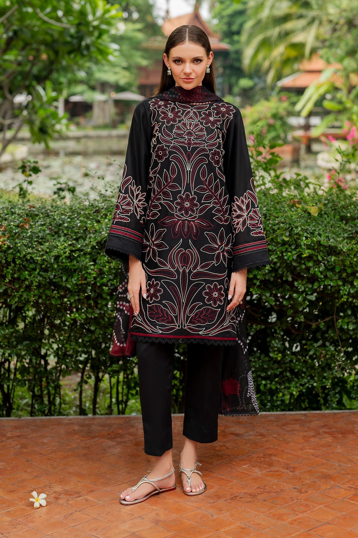 EMBROIDERED LAWN UF-4200