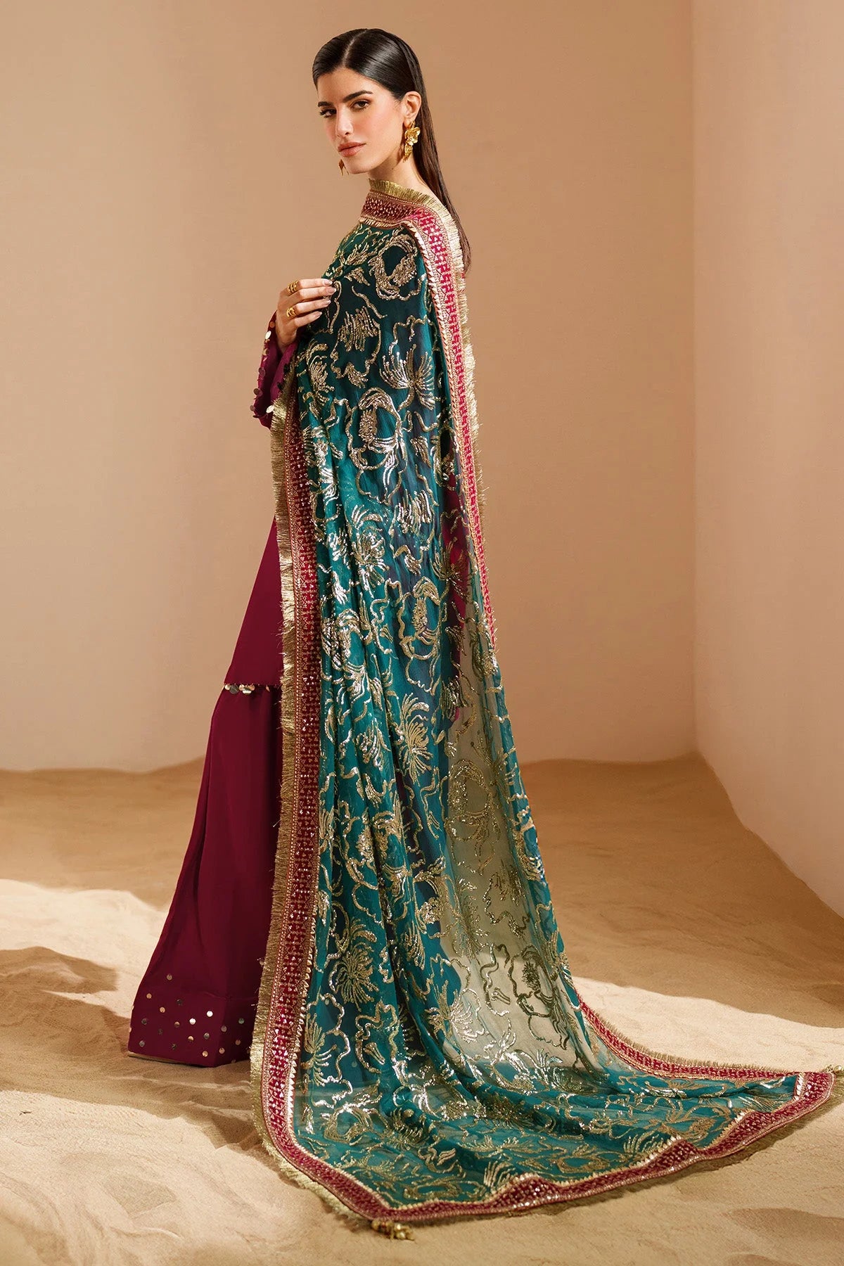 EMBROIDERED
VELVET FORMAL
VVF D-9