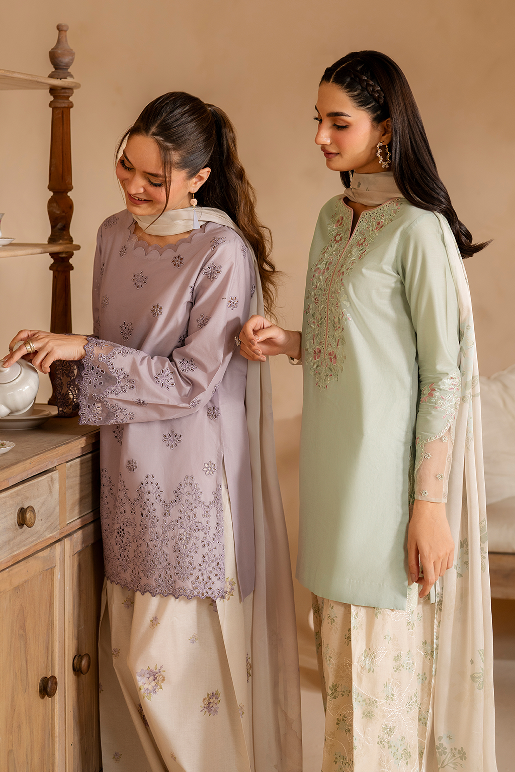 IZNIK UE-472 EMBROIDERED LAWN