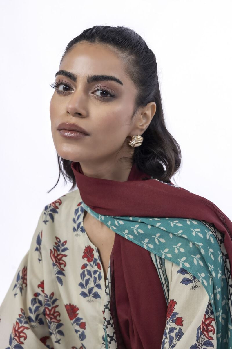 Printed | Lawn
Fabrics 3 Piece