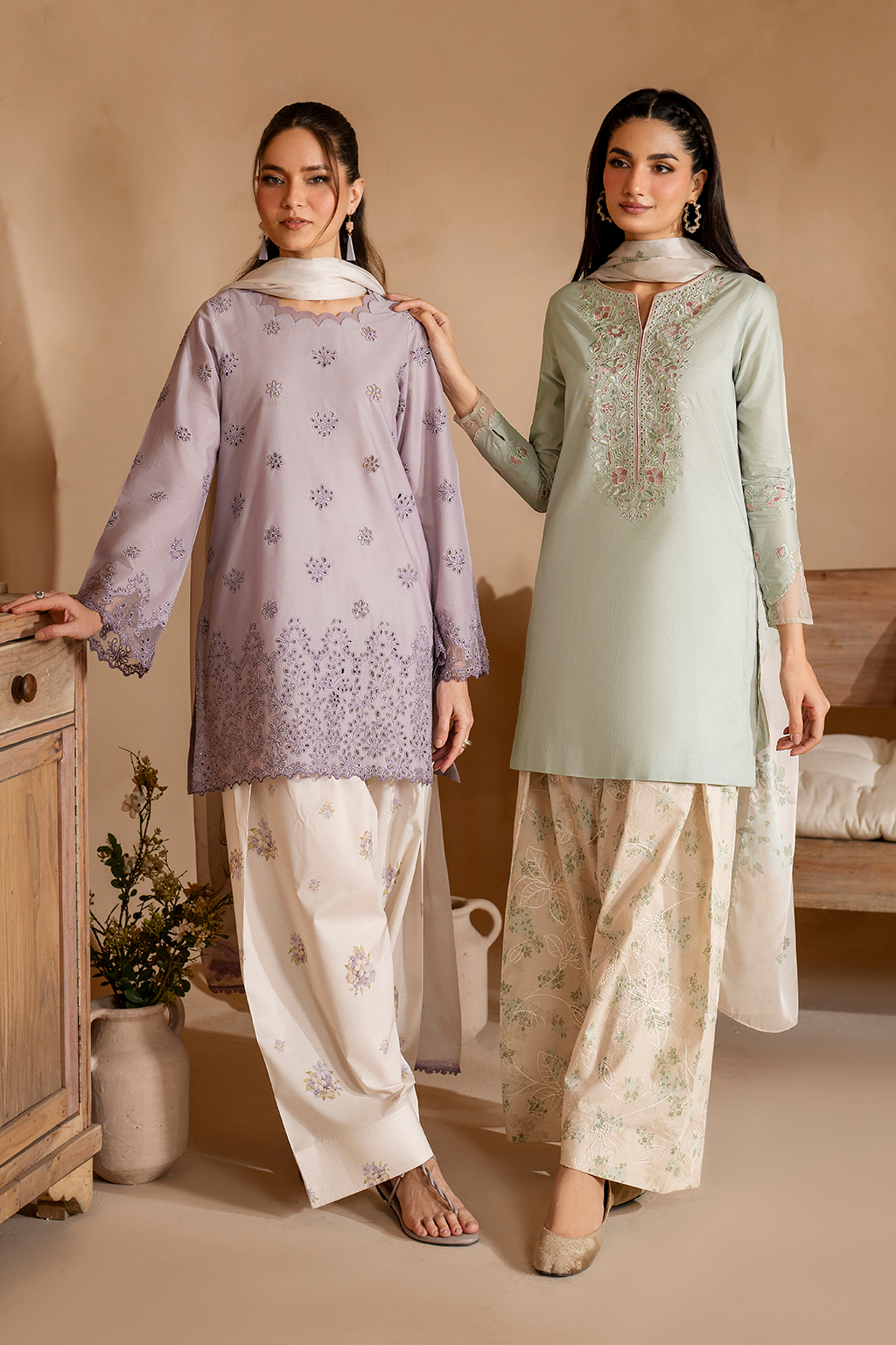 IZNIK UE-472 EMBROIDERED LAWN