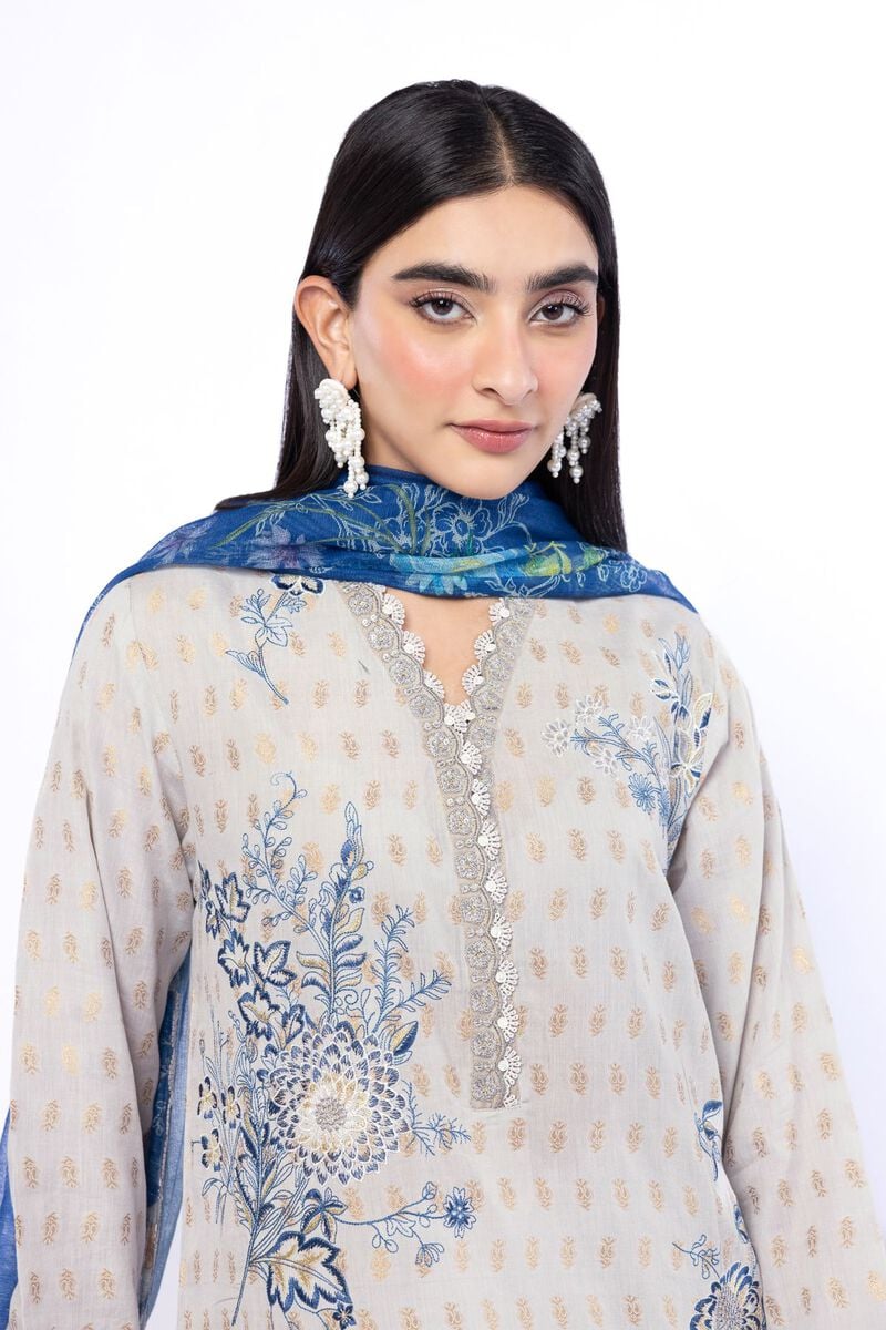 Embroidered | Jacquard
Fabrics 3 Piece