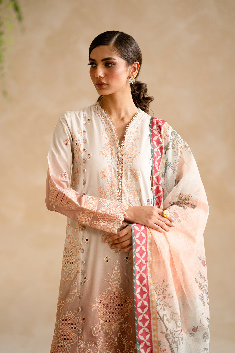 ETHNC WOMEN EMBROIDERED LAWN SUIT
