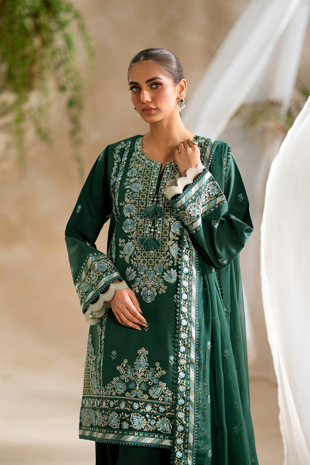 ETHNC WOMEN EMBROIDERED LAWN SUIT