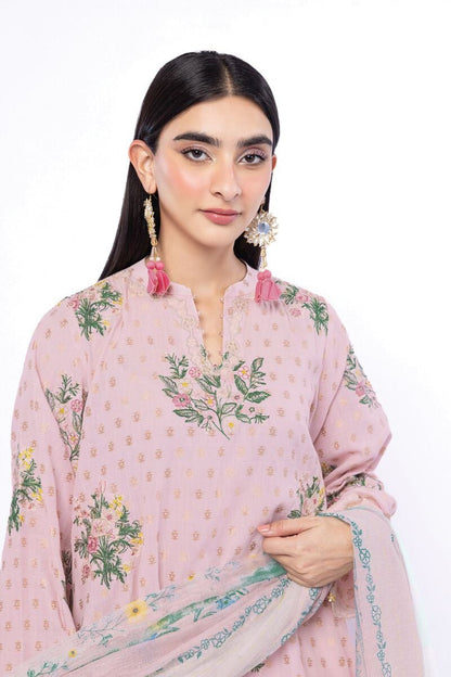 Embroidered | Jacquard
Fabrics 3 Piece