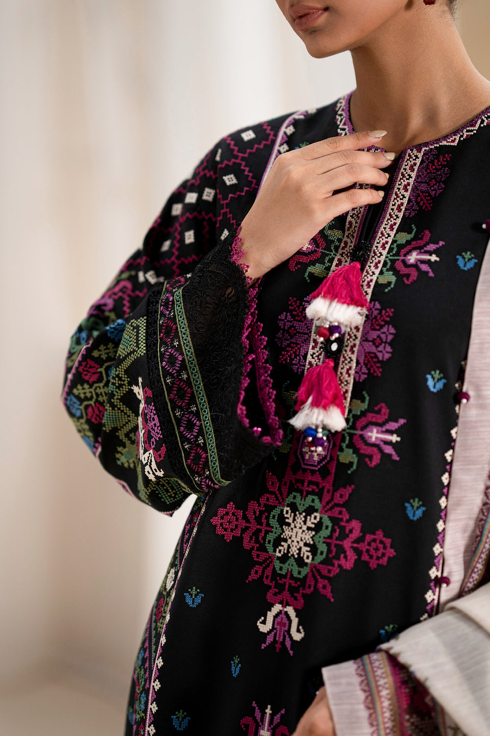 ETHNC WOMEN EMBROIDERED LAWN SUIT