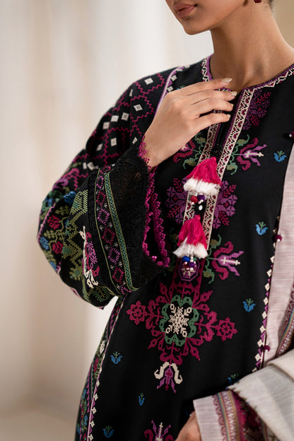 ETHNC WOMEN EMBROIDERED LAWN SUIT