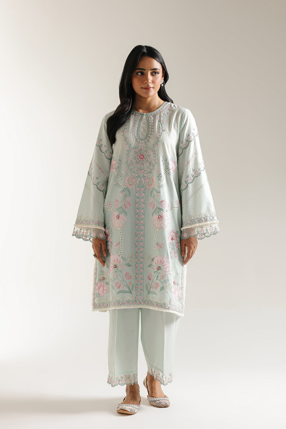 ETHNC WOMEN EMBROIDERED SUIT