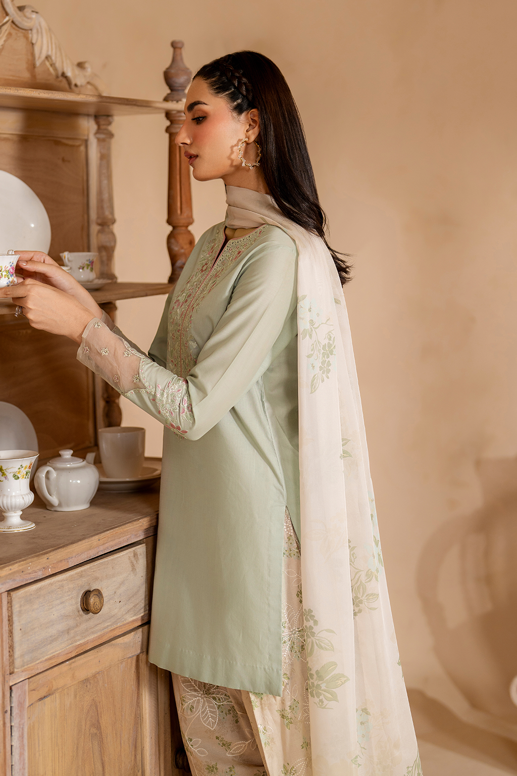 IZNIK UE-472 EMBROIDERED LAWN