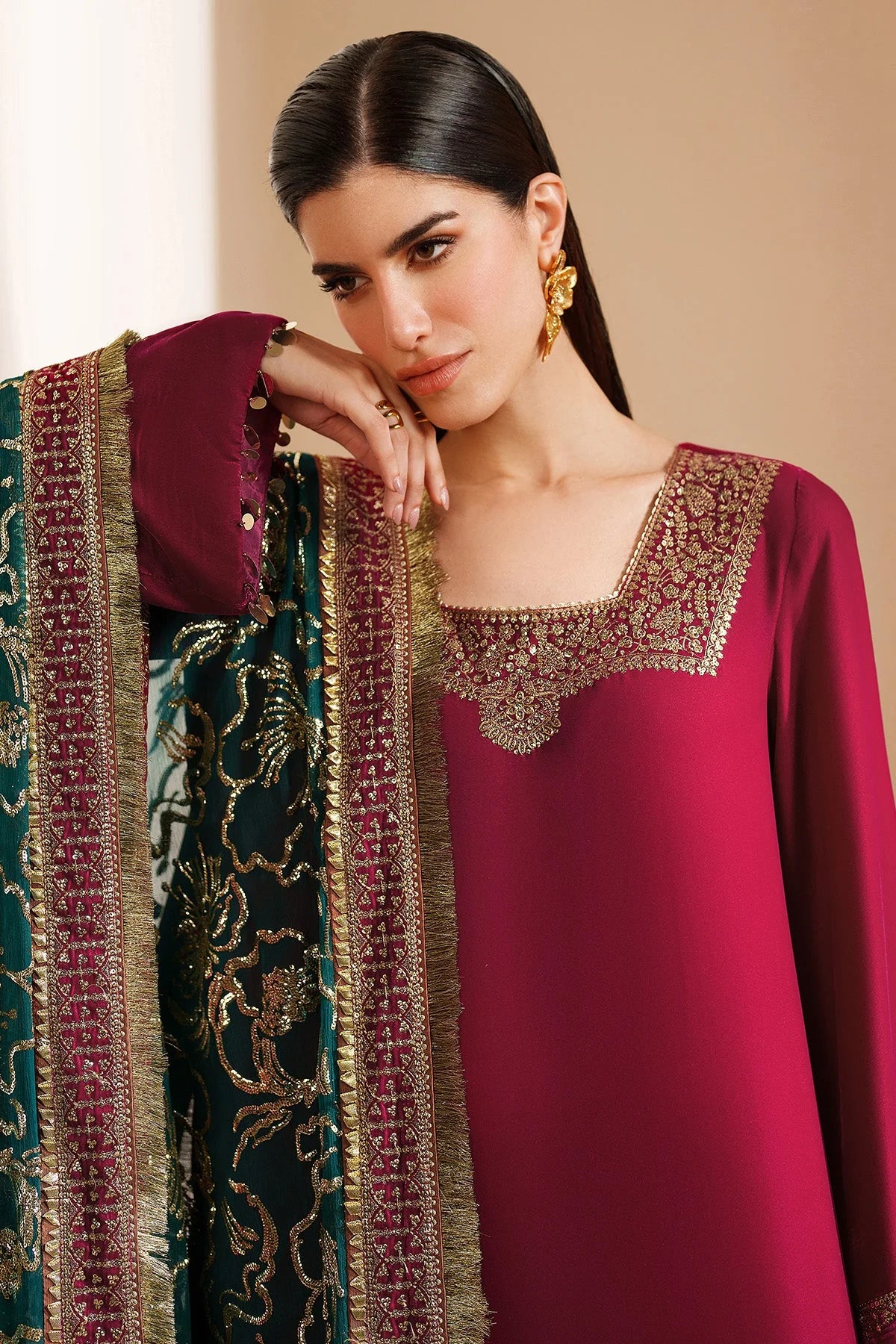 EMBROIDERED
VELVET FORMAL
VVF D-9
