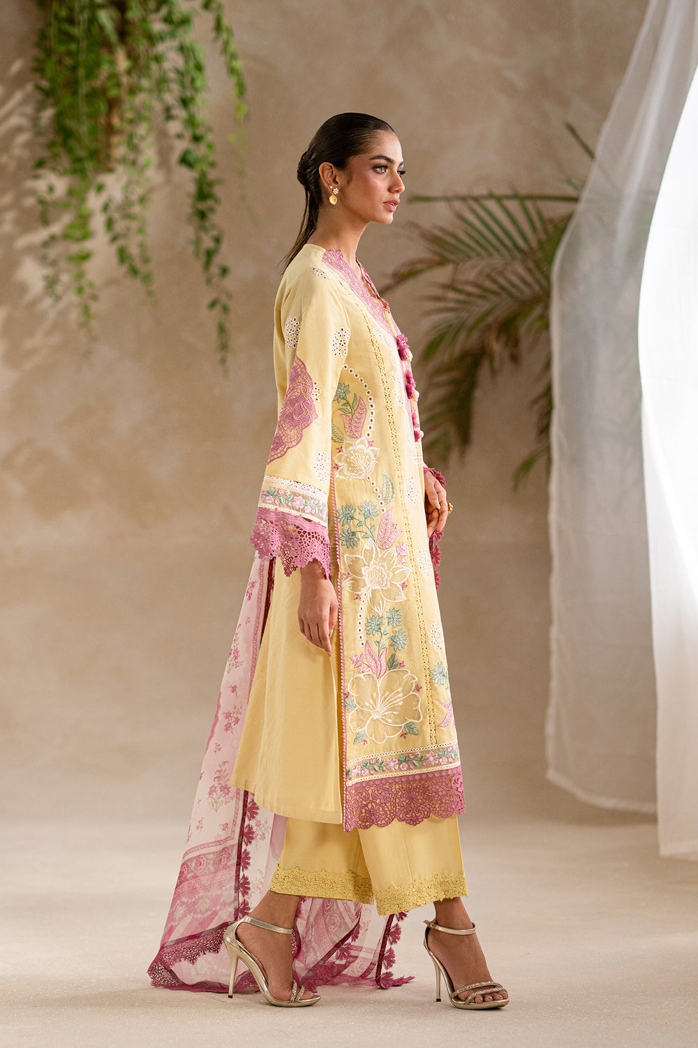 ETHNC WOMEN EMBROIDERED LAWN SUIT