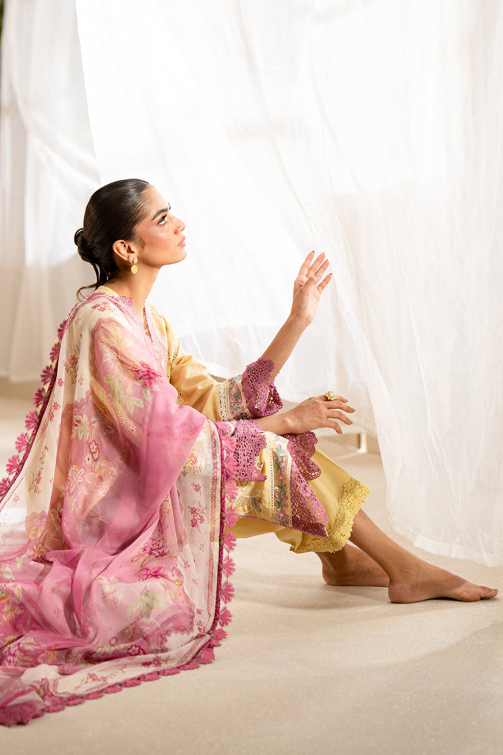 ETHNC WOMEN EMBROIDERED LAWN SUIT