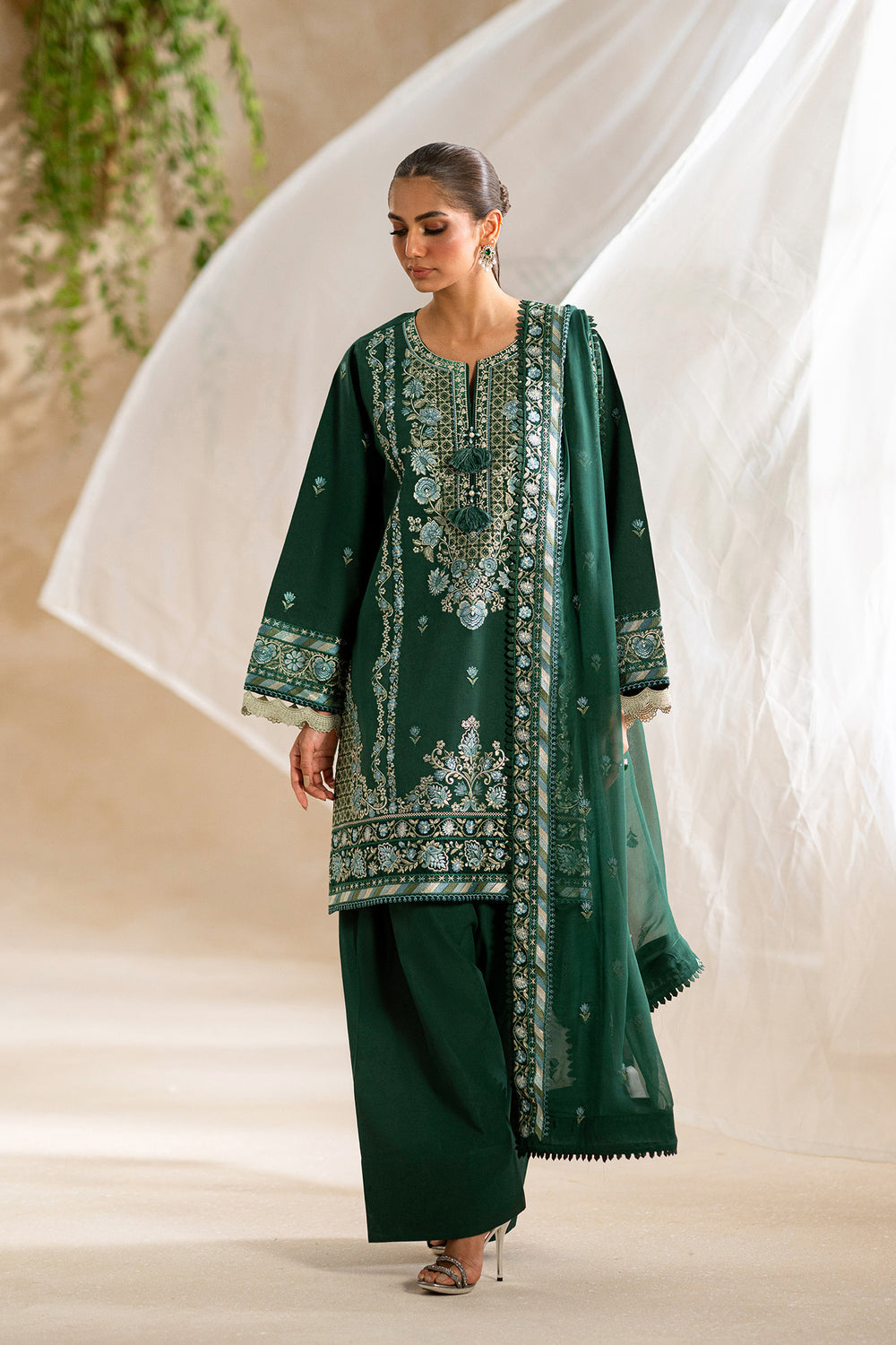 ETHNC WOMEN EMBROIDERED LAWN SUIT