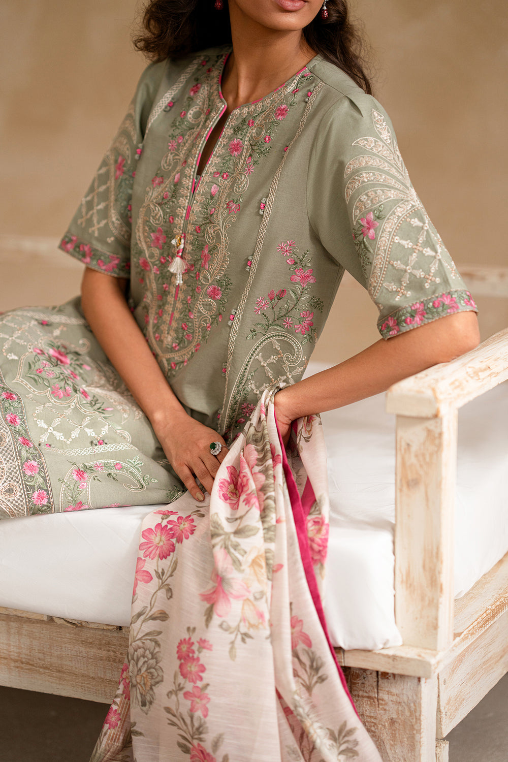 ETHNC WOMEN EMBROIDERED LAWN SUIT