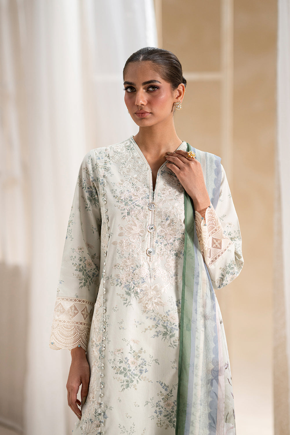 ETHNC WOMEN EMBROIDERED LAWN SUIT