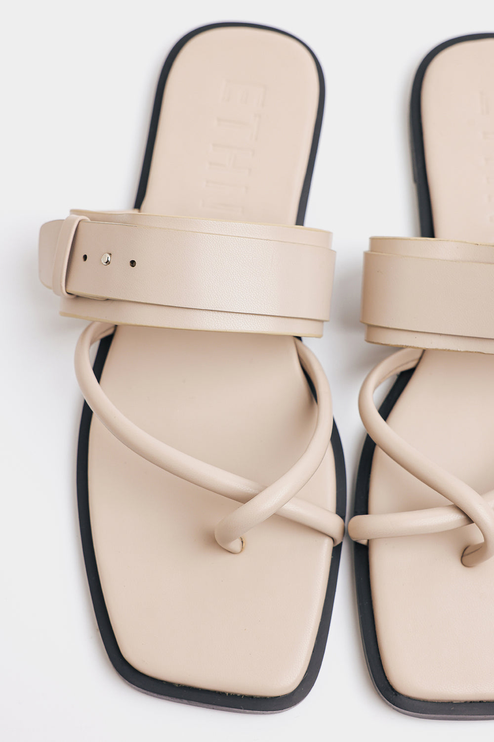 SANDAL