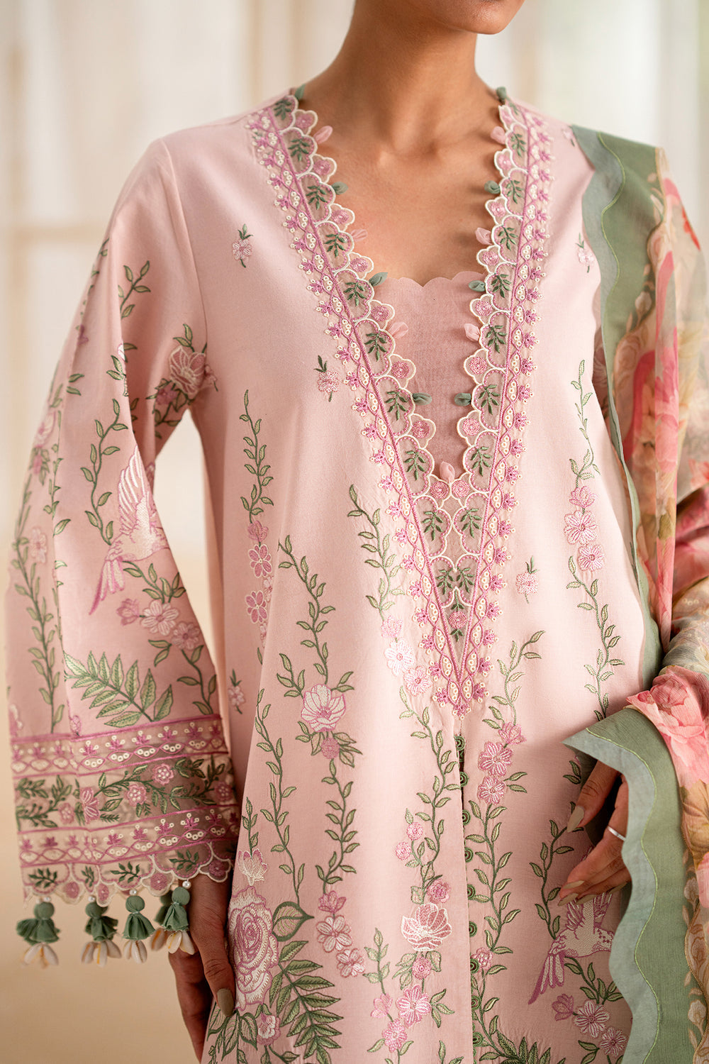 ETHNC WOMEN EMBROIDERED LAWN SUIT