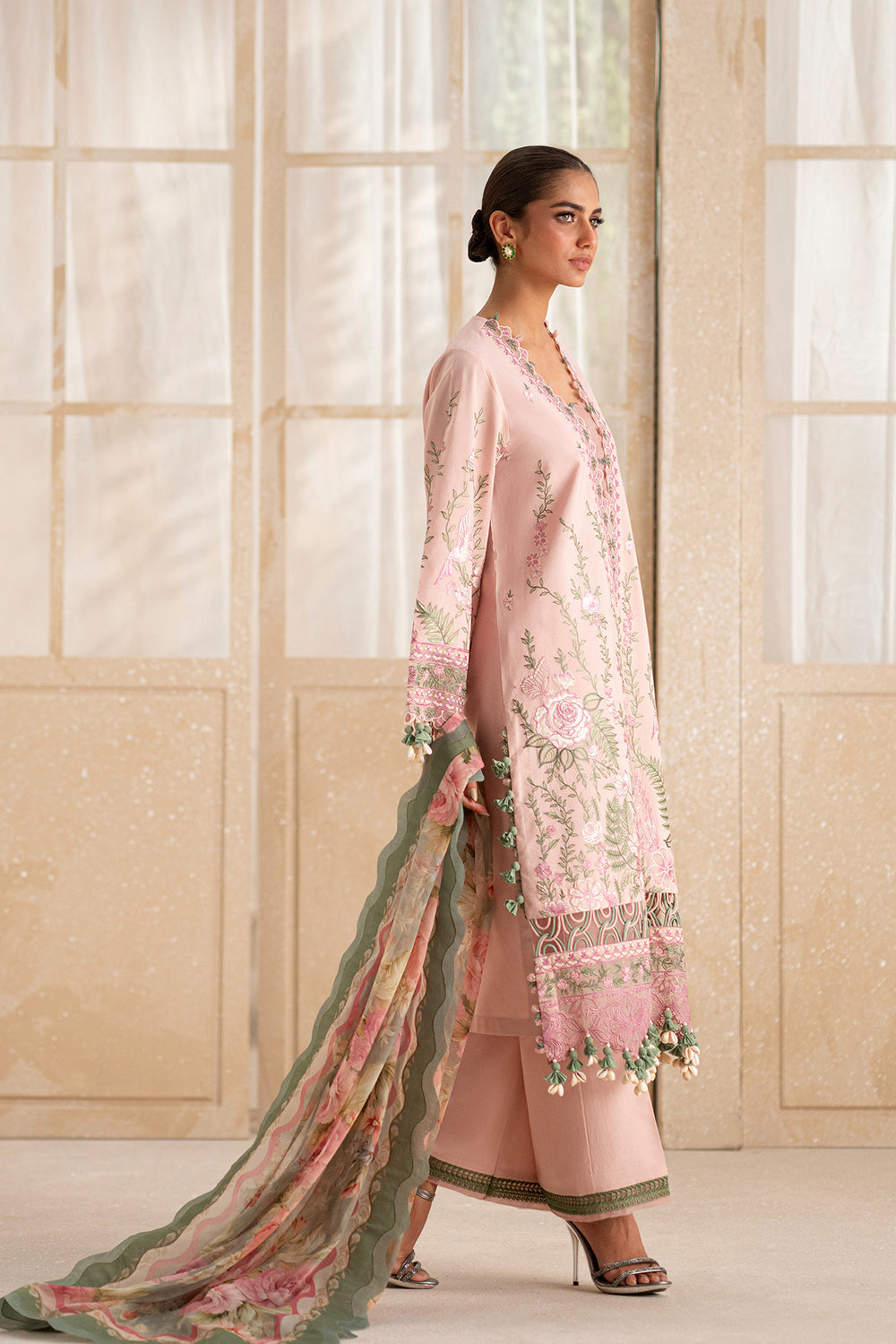 ETHNC WOMEN EMBROIDERED LAWN SUIT
