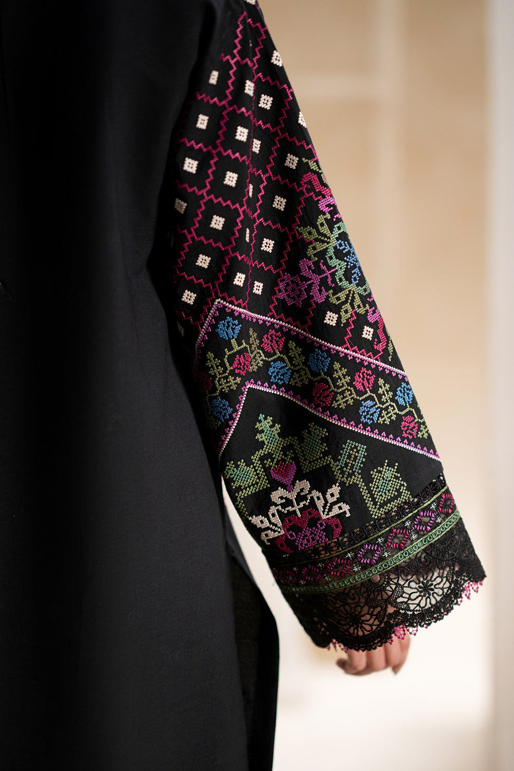 ETHNC WOMEN EMBROIDERED LAWN SUIT