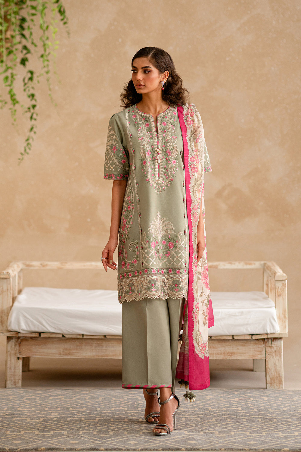 ETHNC WOMEN EMBROIDERED LAWN SUIT