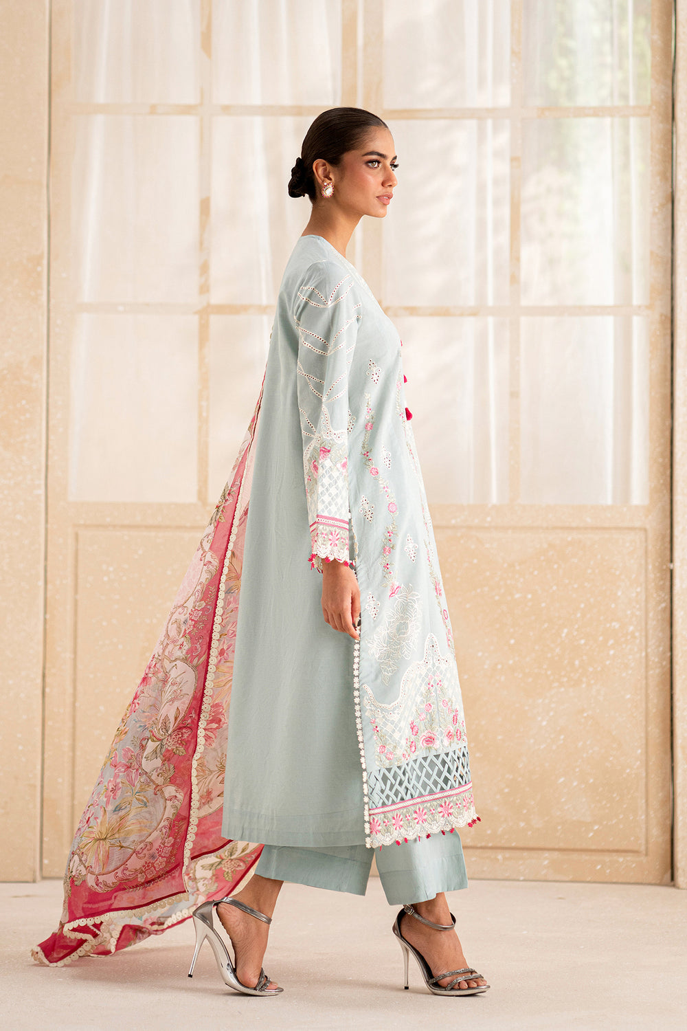 ETHNC WOMEN EMBROIDERED LAWN SUIT