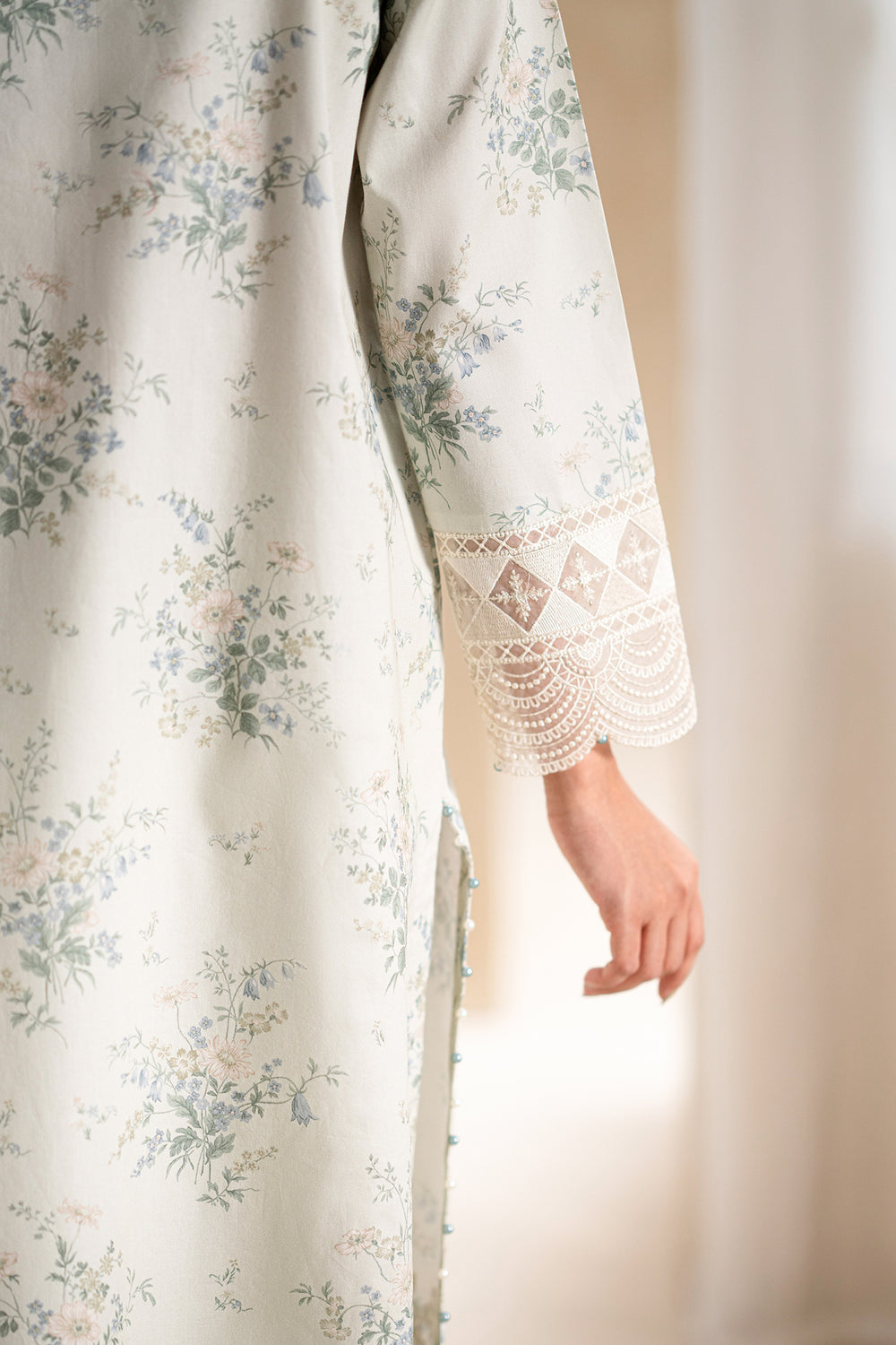 ETHNC WOMEN EMBROIDERED LAWN SUIT