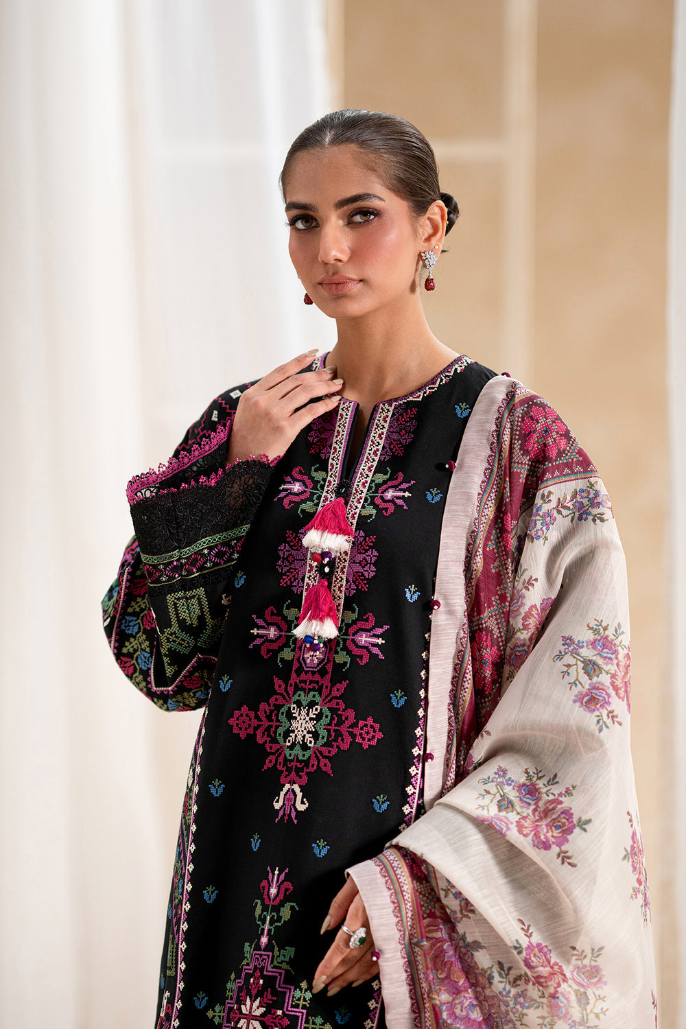 ETHNC WOMEN EMBROIDERED LAWN SUIT
