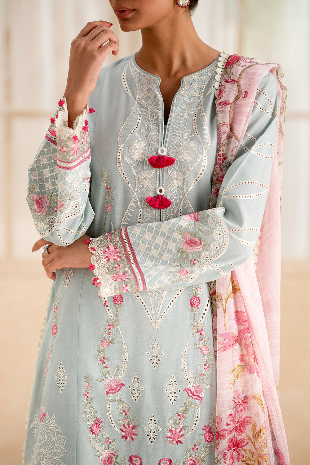 ETHNC WOMEN EMBROIDERED LAWN SUIT