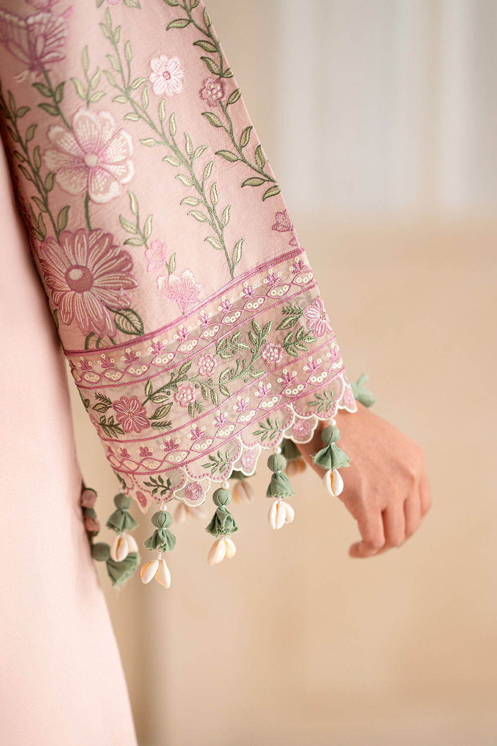ETHNC WOMEN EMBROIDERED LAWN SUIT