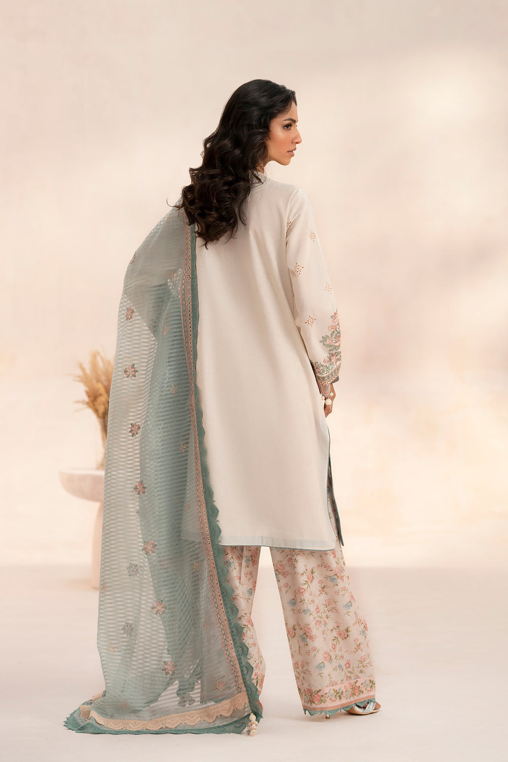 ETHNC WOMEN EMBROIDERED SUIT