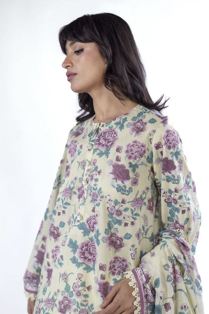 Printed | Lawn
Fabrics 3 Piece