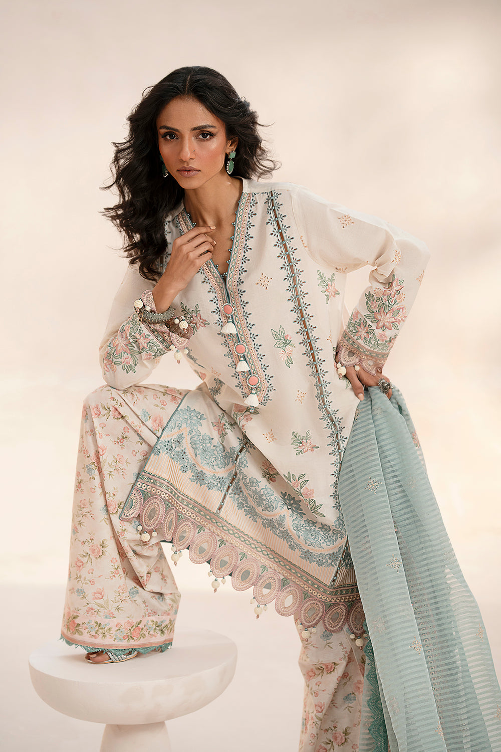 ETHNC WOMEN EMBROIDERED SUIT