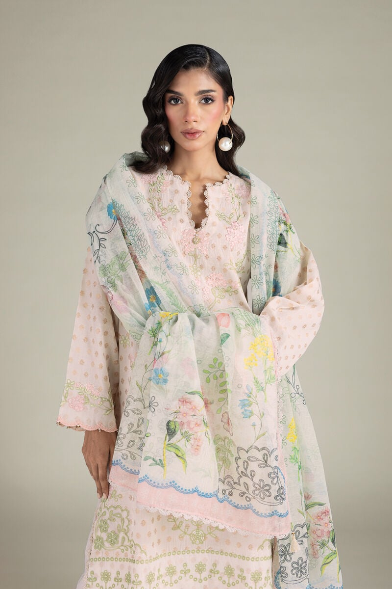 Embroidered | Jacquard
Fabrics 3 Piece