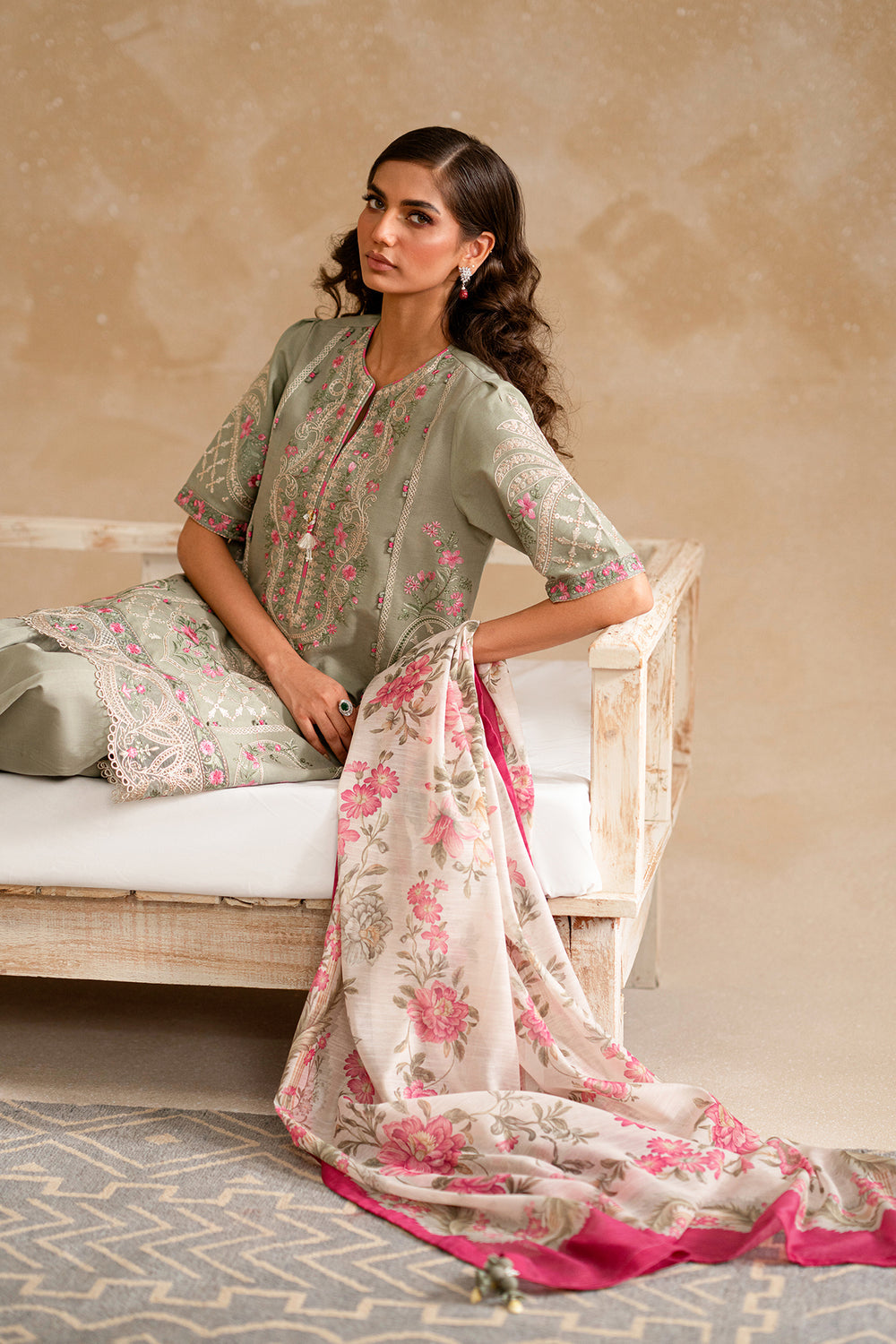 ETHNC WOMEN EMBROIDERED LAWN SUIT