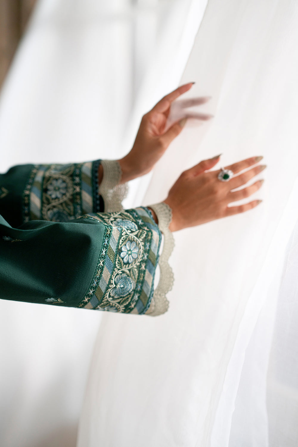 ETHNC WOMEN EMBROIDERED LAWN SUIT