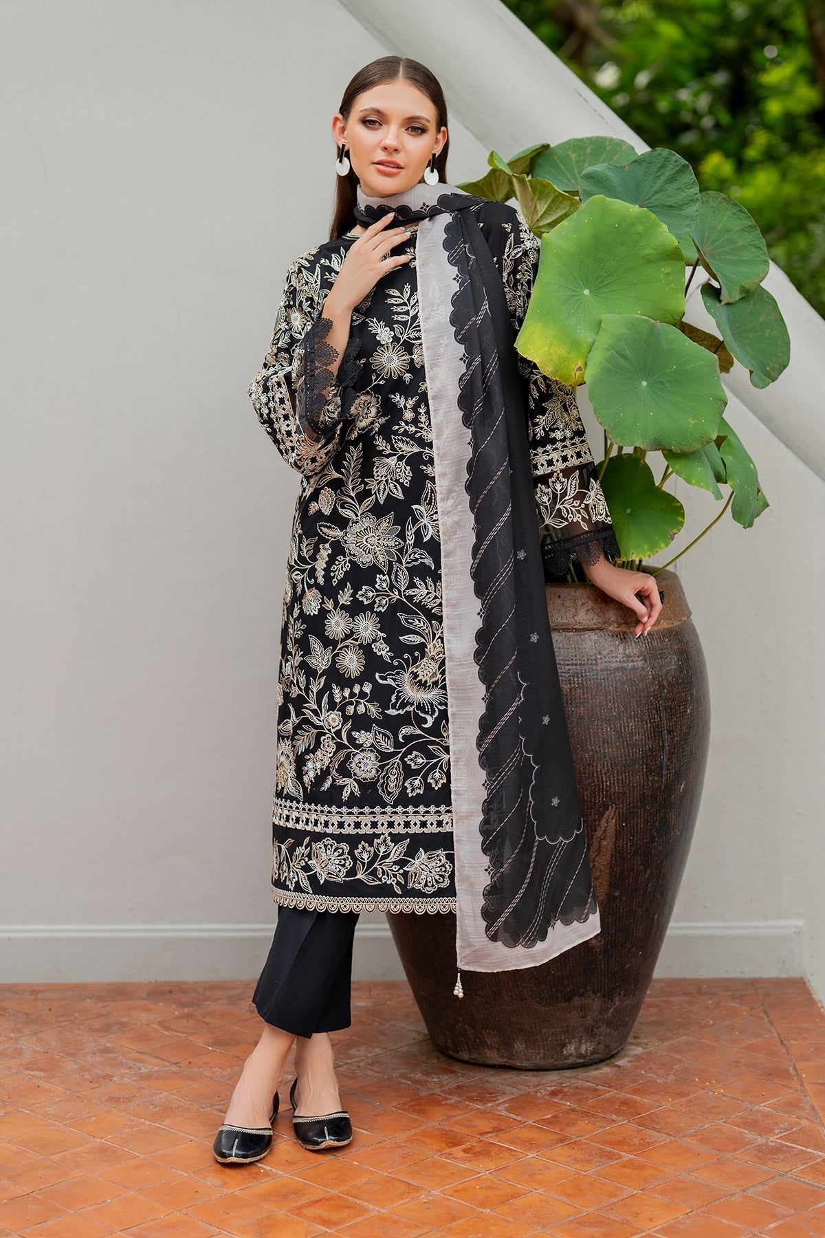 EMBROIDERED LAWN UF-4196