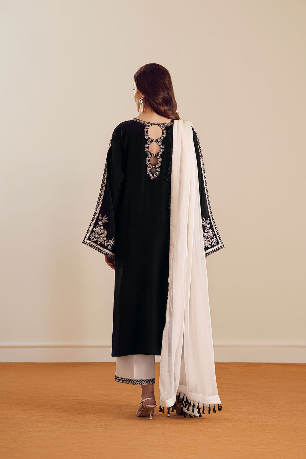 Vanya Women