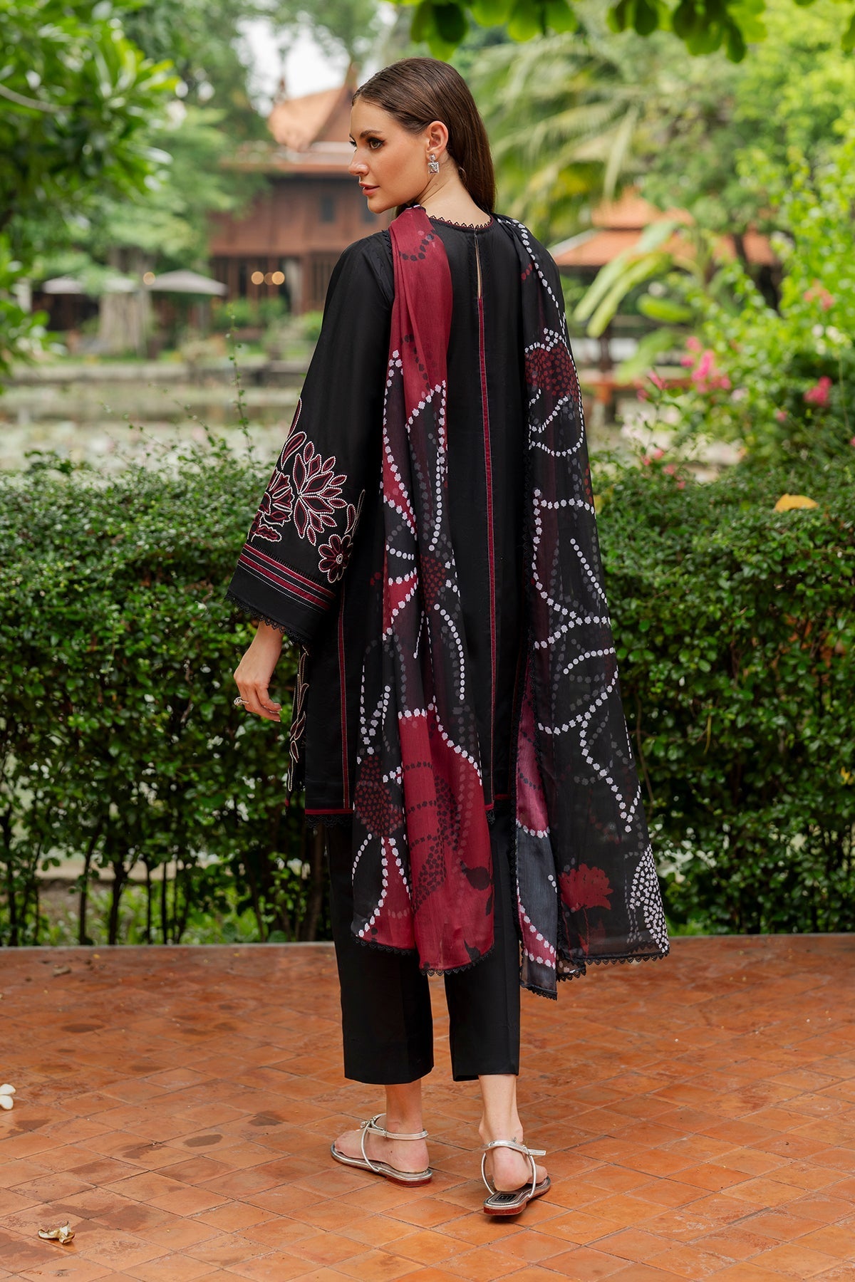 EMBROIDERED LAWN UF-4200